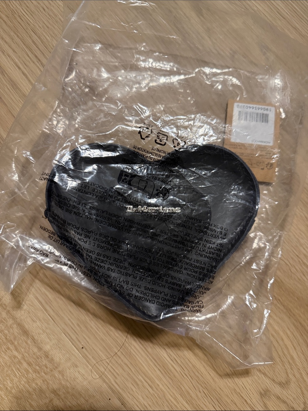 Dr. Martens Black Heart-Shaped Mini Purse - Picture 2 of 4